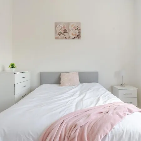 3-bedroom Contractor & Family House In