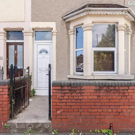 3-bedroom Contractor & Family House In Bristol