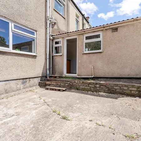 Hébergement de vacances 3-bedroom Contractor & Family House In *